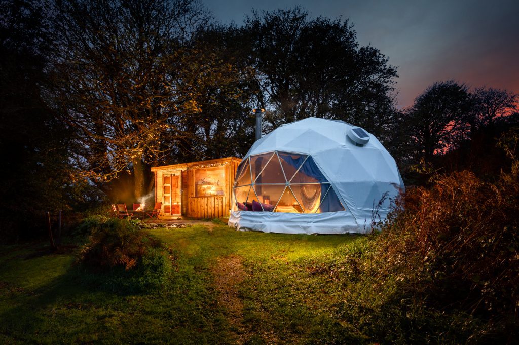 Ekopod Glamping Geodome Kensa at Night