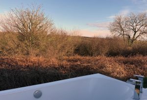 Outdoor bath tub Nessa Ekopod glamping site
