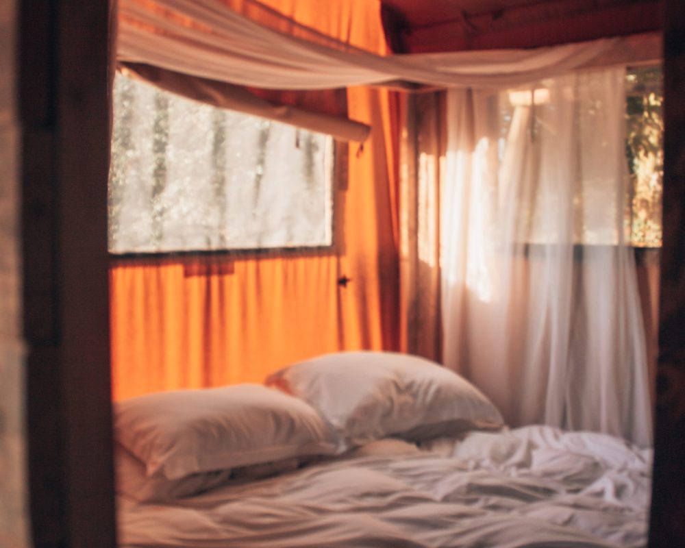 Double Poster Bed