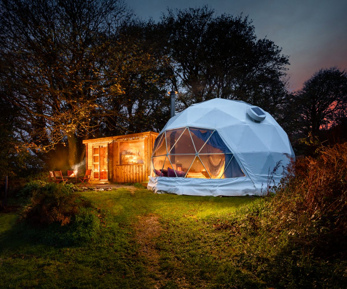 Ekopod Glamping Geodome Kensa at Night