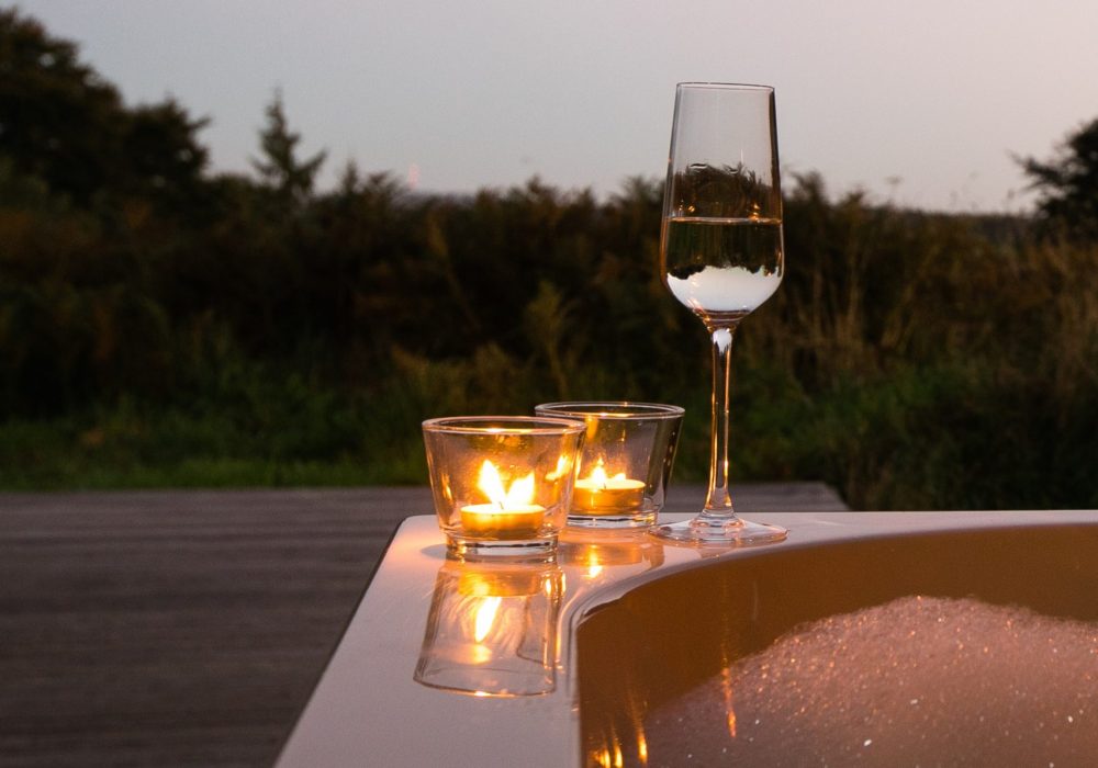 Outdoor bath tub at Ekopod Glamping site