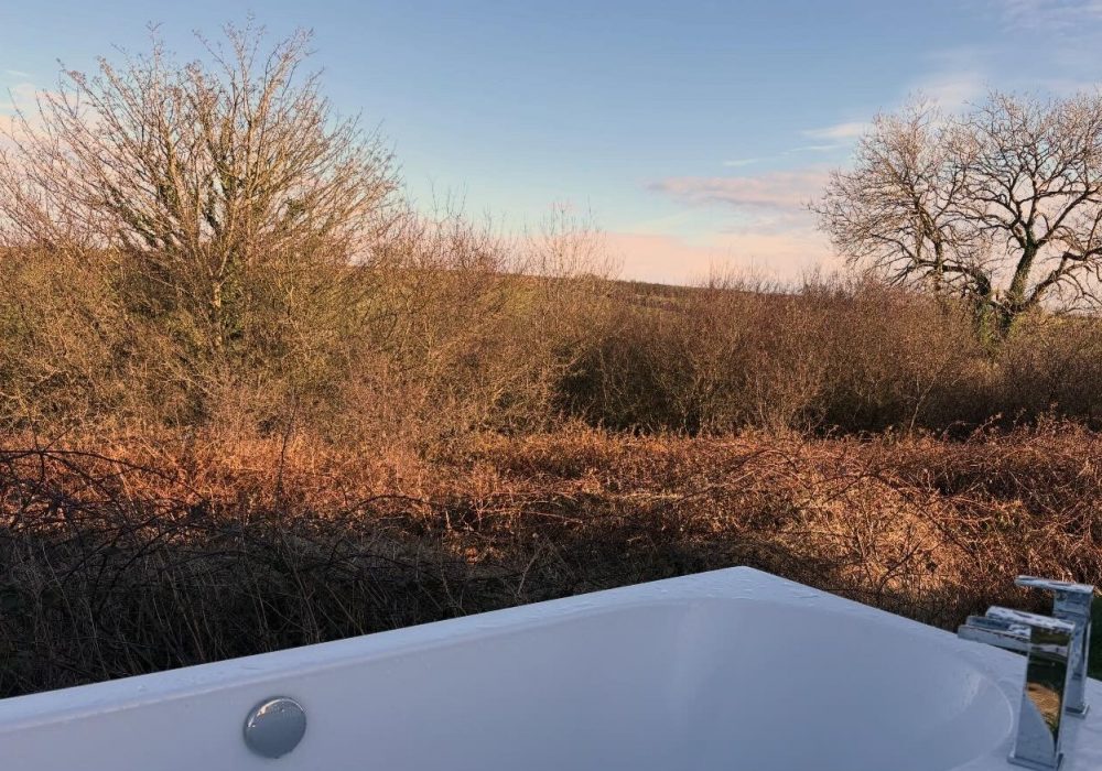 Outdoor bath tub Nessa Ekopod glamping site